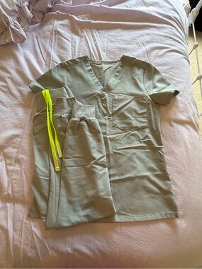 FIGS Light Grey Scrub Top & Pants Set